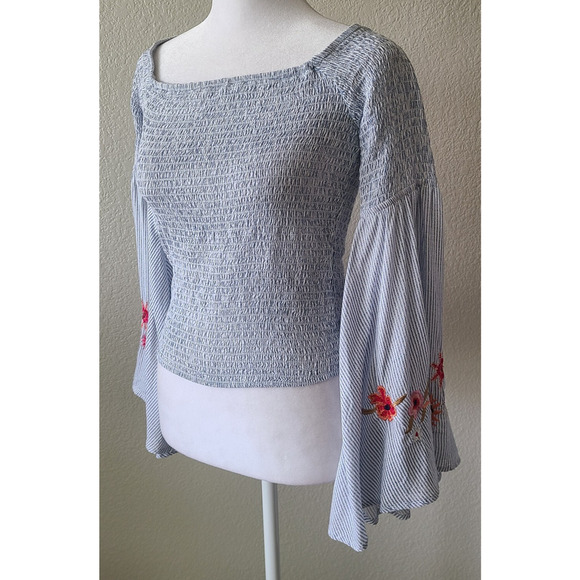 Guess Womens Smocked Embroidered Top SZ Medium Flare Bell Sleeve Floral Bohemian - Picture 5 of 11